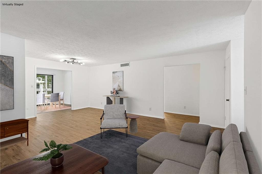 2 bedroom, 2 bathroom, 1,320 sq ft condominium for sale at 106 Cedar Court, Marietta, GA 30067 — photo 3