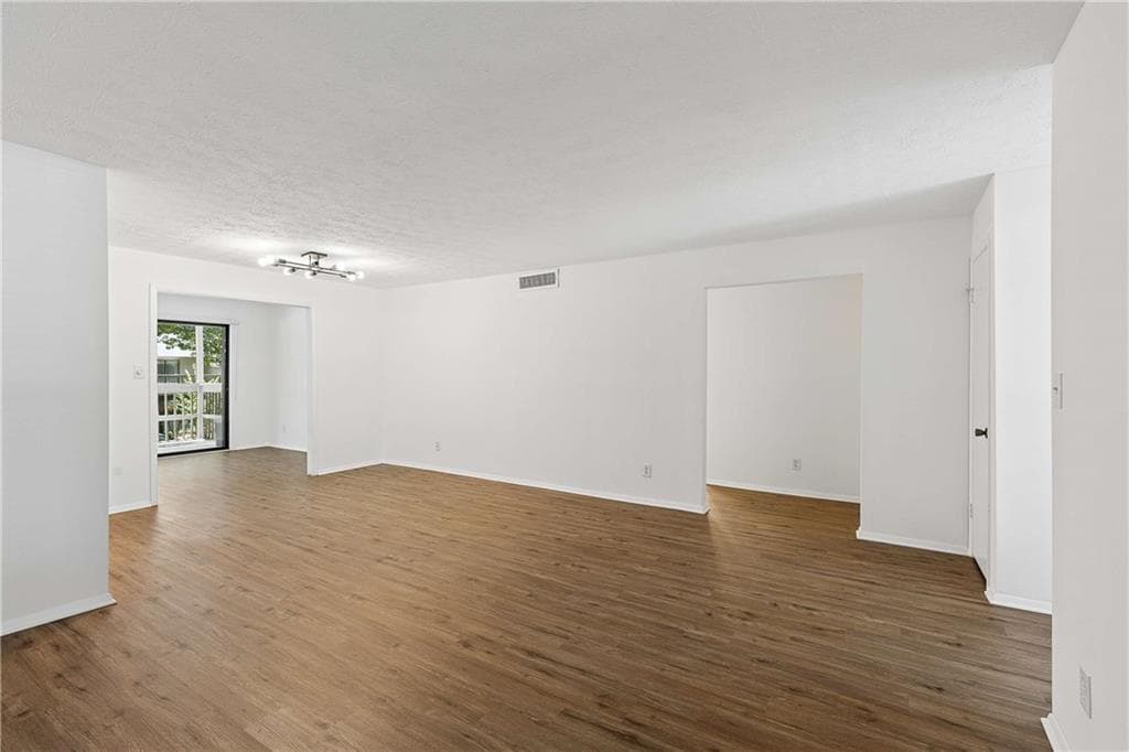 2 bedroom, 2 bathroom, 1,320 sq ft condominium for sale at 106 Cedar Court, Marietta, GA 30067 — photo 7