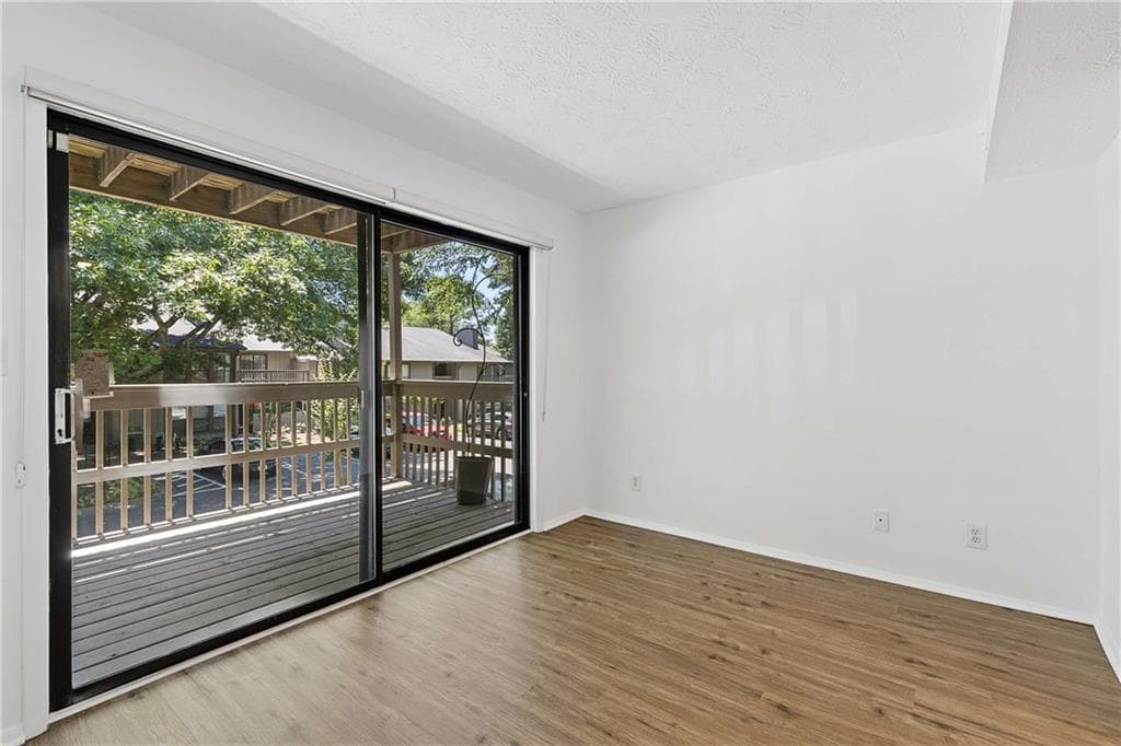 2 bedroom, 2 bathroom, 1,320 sq ft condominium for sale at 106 Cedar Court, Marietta, GA 30067 — photo 9