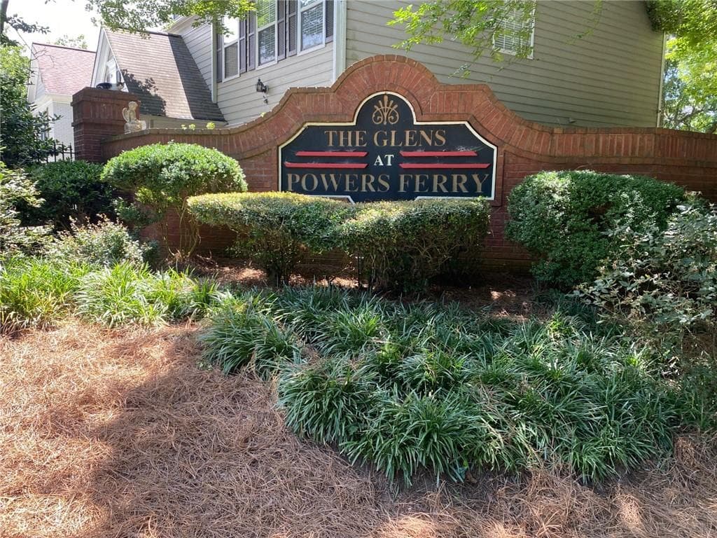 3 bedroom, 3 bathroom, 2,142 sq ft single family residence for sale at 518 Stepney Court, Marietta, GA 30067 — photo 2