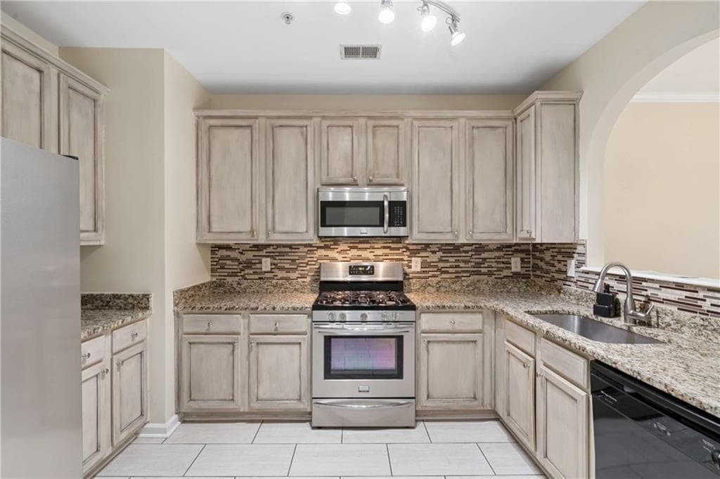 3 bedroom, 3 bathroom, 1,937 sq ft townhouse for sale at 1075 Brownstone Drive 23, Marietta, GA 30008 — photo 6