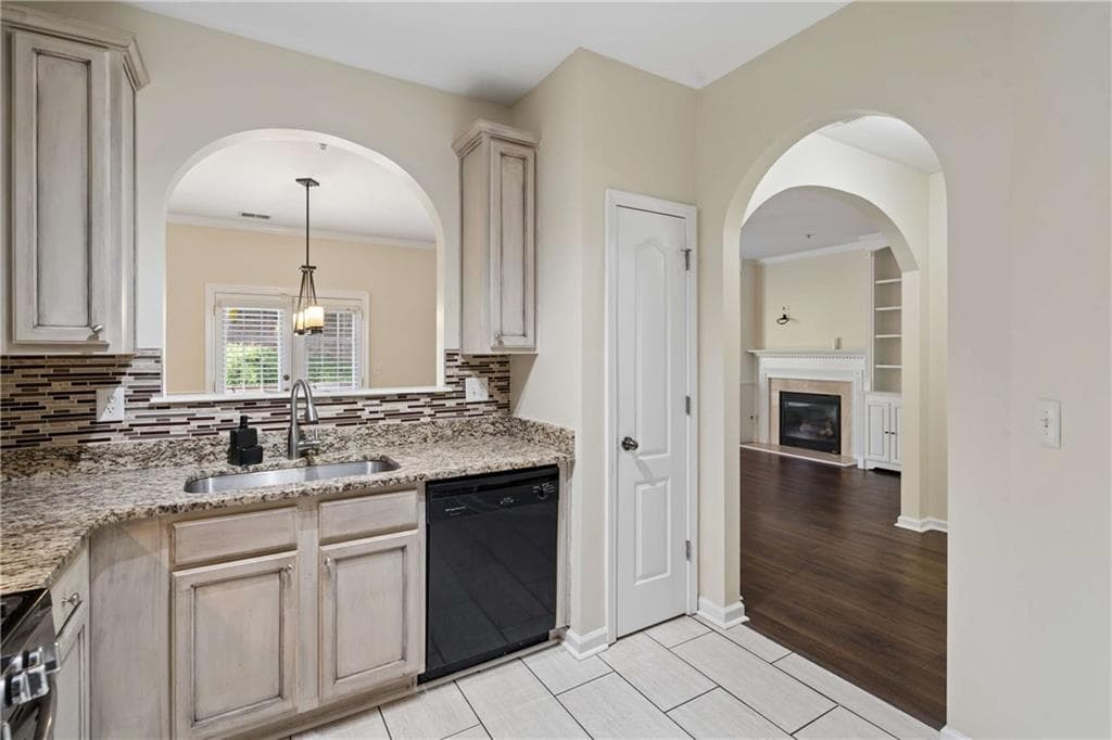 3 bedroom, 3 bathroom, 1,937 sq ft townhouse for sale at 1075 Brownstone Drive 23, Marietta, GA 30008 — photo 8