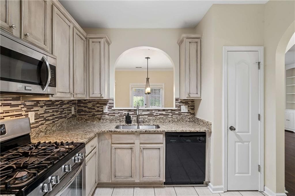 3 bedroom, 3 bathroom, 1,937 sq ft townhouse for sale at 1075 Brownstone Drive 23, Marietta, GA 30008 — photo 9
