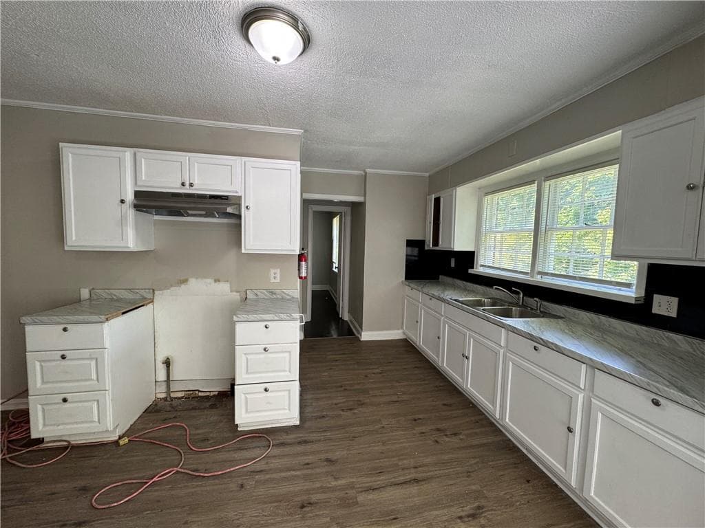 4 bedroom, 2 bathroom single family residence for rent at 1580 Childress Drive, Atlanta, GA 30311 for $2,250 a month — photo 4