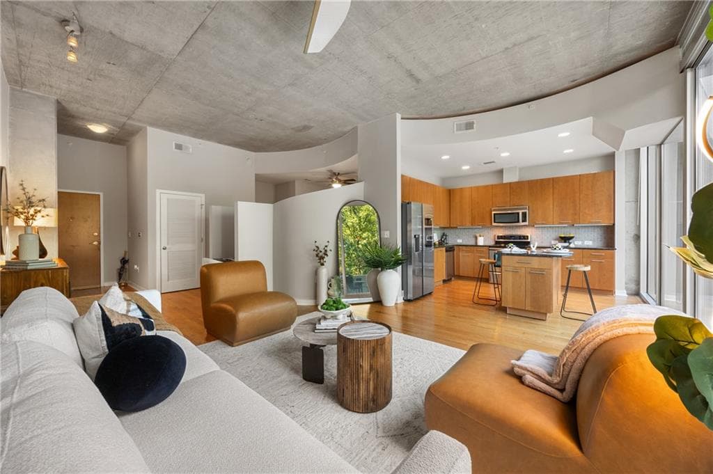1 bedroom, 1 bathroom, 813 sq ft condominium for sale at 3300 Windy Ridge Parkway 507, Atlanta, GA 30339 — photo 2