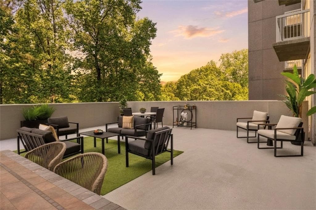 1 bedroom, 1 bathroom, 813 sq ft condominium for sale at 3300 Windy Ridge Parkway 507, Atlanta, GA 30339 — photo 10