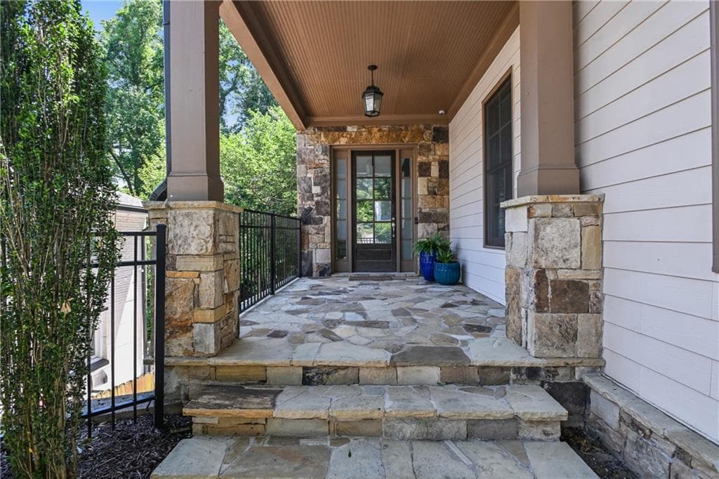 4 bedroom, 5 bathroom, 5,392 sq ft single family residence under contract at 2967 Lookout Place, Atlanta, GA 30305 — photo 2