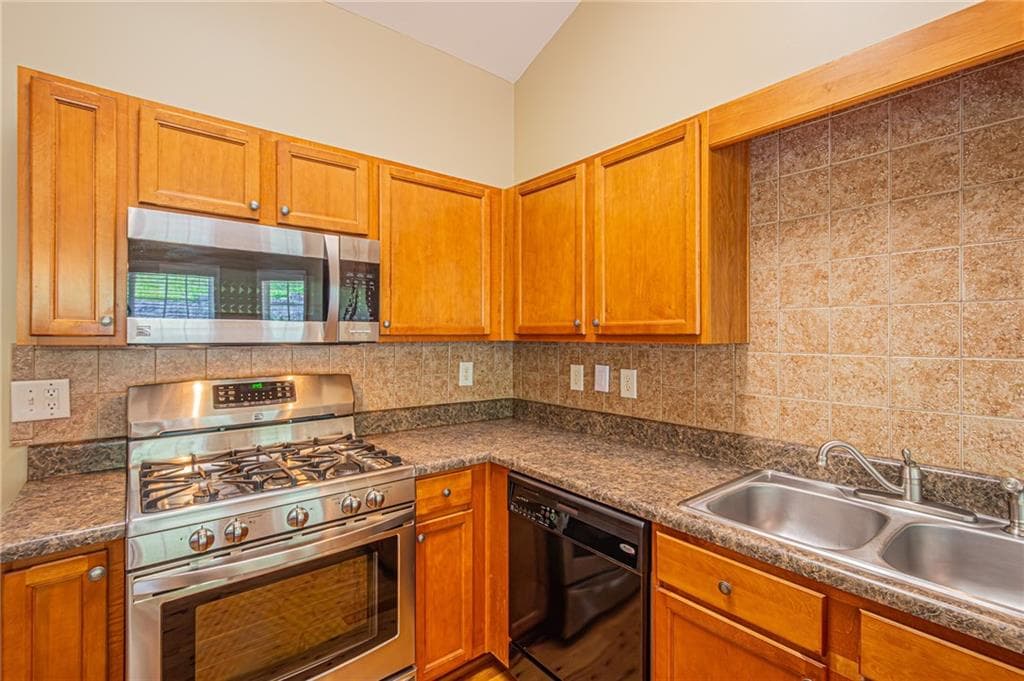 3 bedroom, 2 bathroom, 2,074 sq ft single family residence for sale at 67 Nashport Lane, Dawsonville, GA 30534 — photo 8
