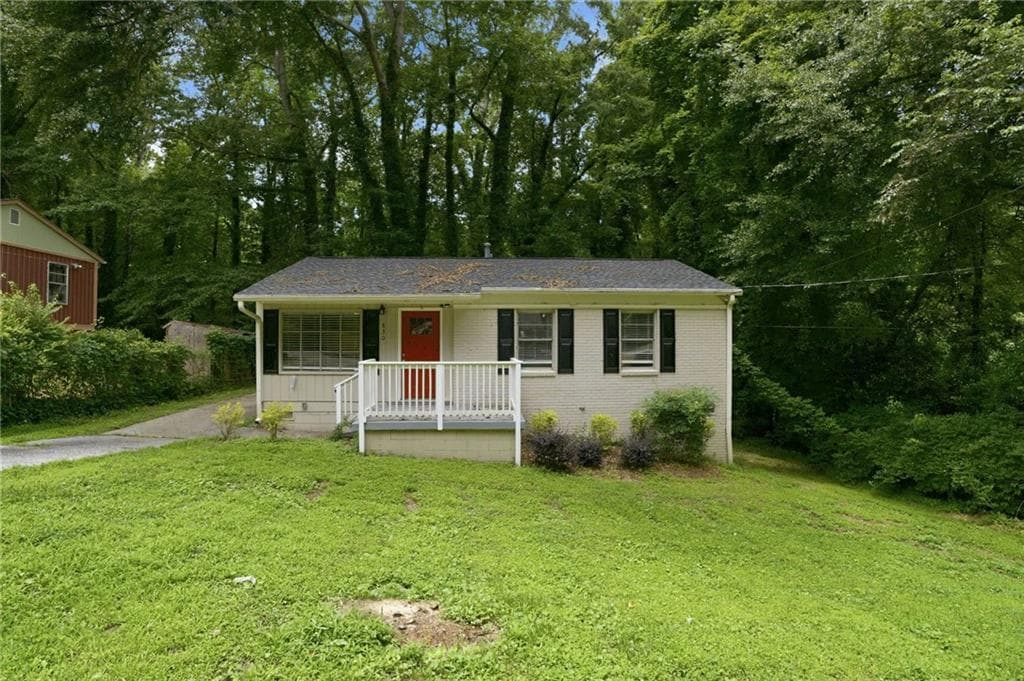 3 bedroom, 1 bathroom, 925 sq ft single family residence for sale at 830 Mercury Drive, Atlanta, GA 30331 — photo 1 of 28