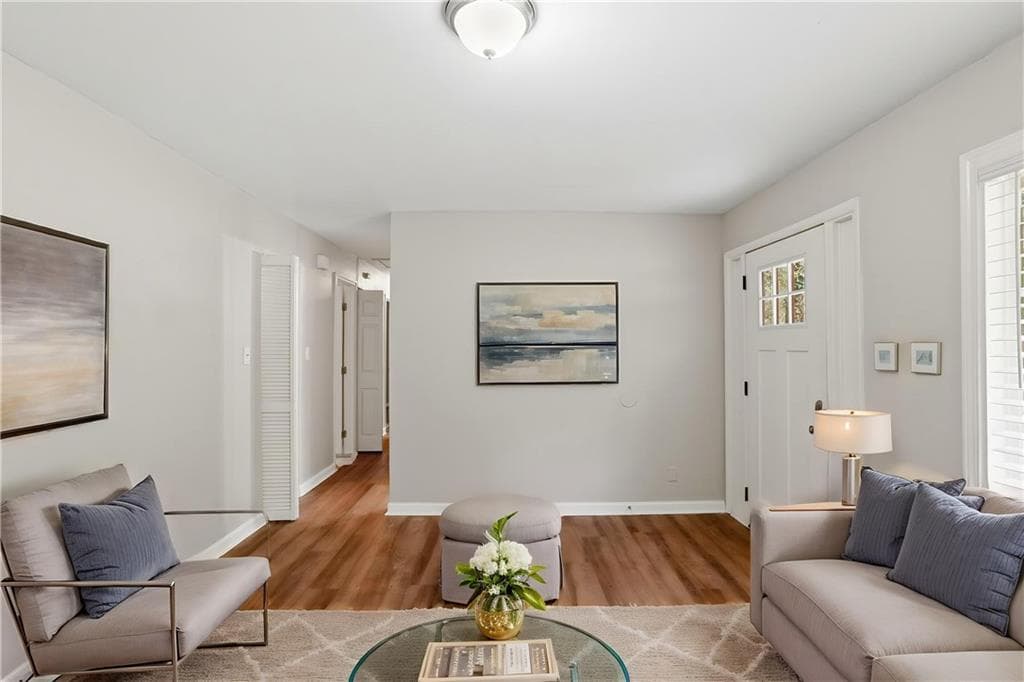 3 bedroom, 1 bathroom, 925 sq ft single family residence for sale at 830 Mercury Drive, Atlanta, GA 30331 — photo 2