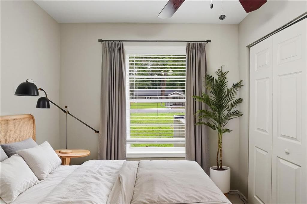 3 bedroom, 1 bathroom, 925 sq ft single family residence for sale at 830 Mercury Drive, Atlanta, GA 30331 — photo 4