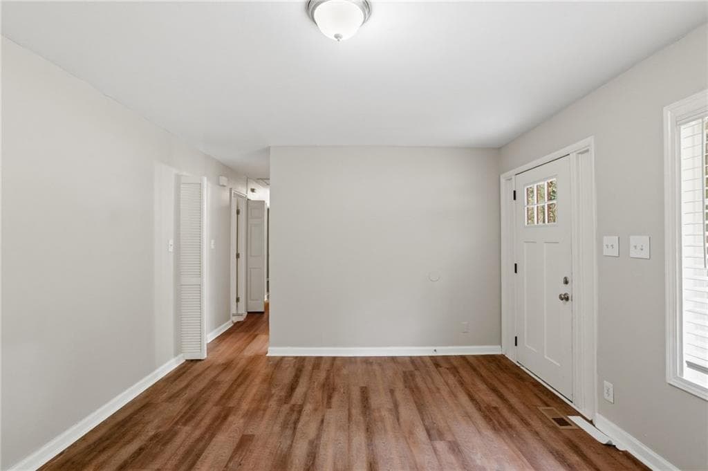 3 bedroom, 1 bathroom, 925 sq ft single family residence for sale at 830 Mercury Drive, Atlanta, GA 30331 — photo 8