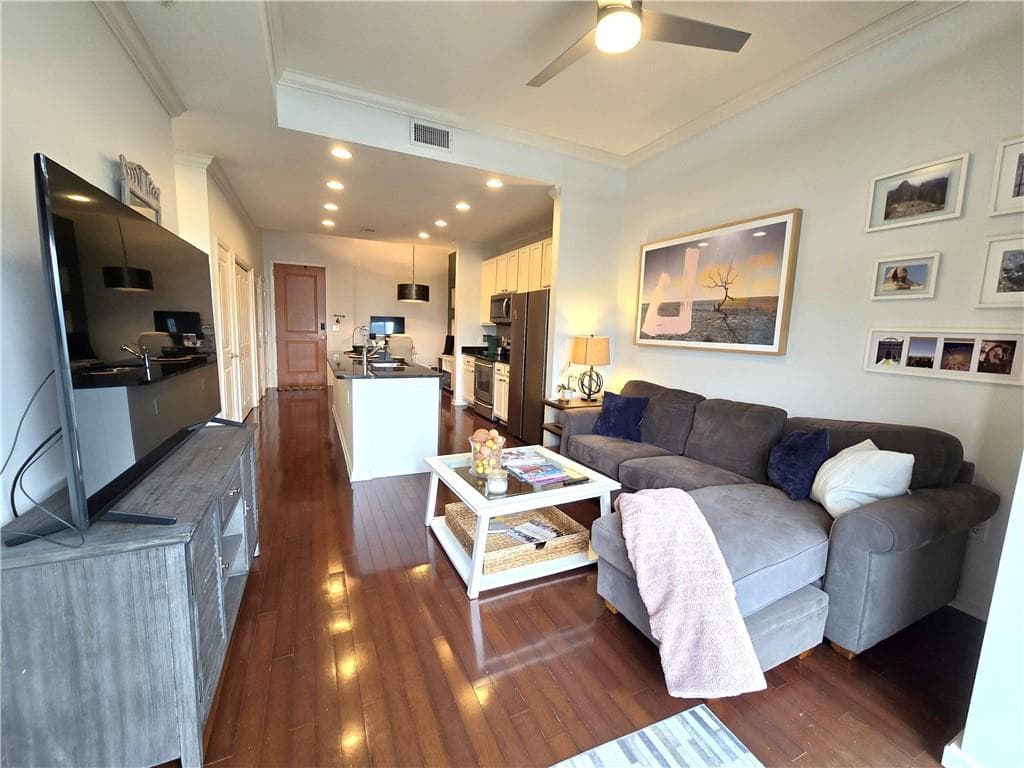 1 bedroom, 1 bathroom condominium for rent at 3040 Peachtree Road 1509, Atlanta, GA 30305 for $1,895 a month — photo 2