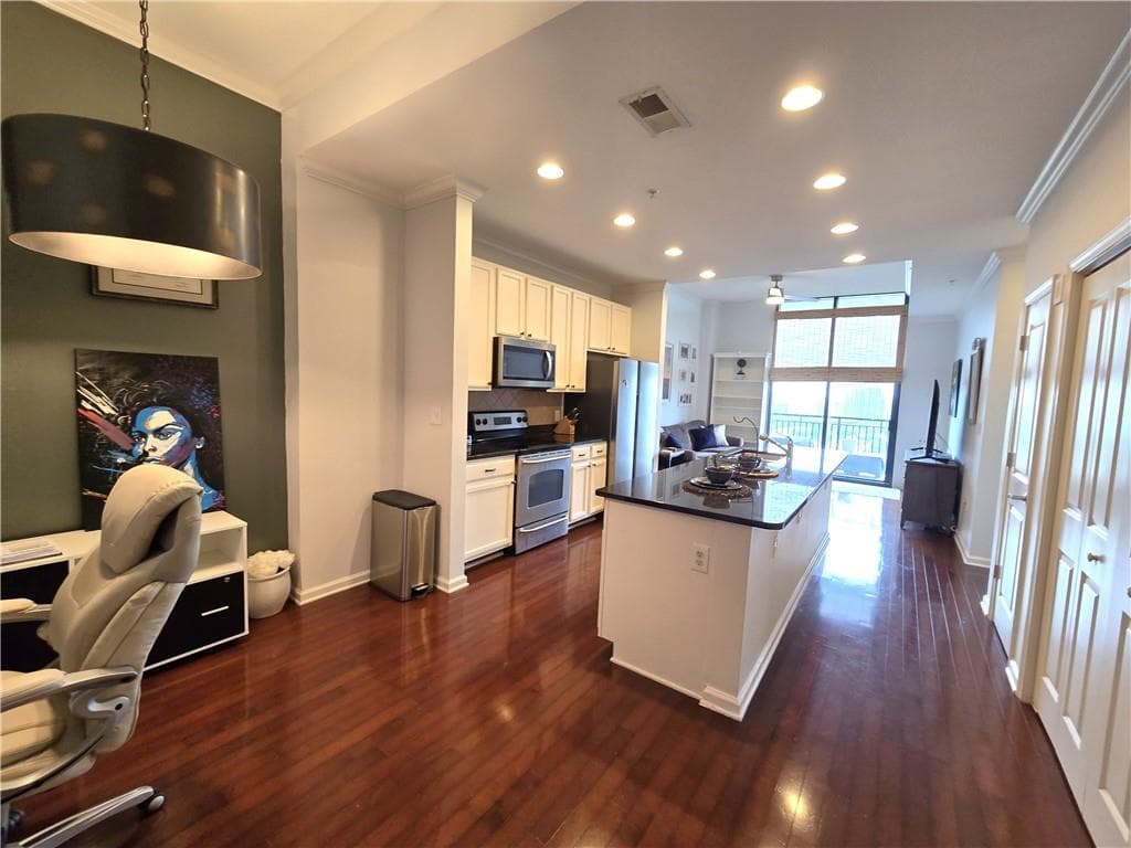 1 bedroom, 1 bathroom condominium for rent at 3040 Peachtree Road 1509, Atlanta, GA 30305 for $1,895 a month — photo 4