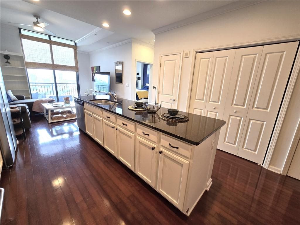 1 bedroom, 1 bathroom condominium for rent at 3040 Peachtree Road 1509, Atlanta, GA 30305 for $1,895 a month — photo 5