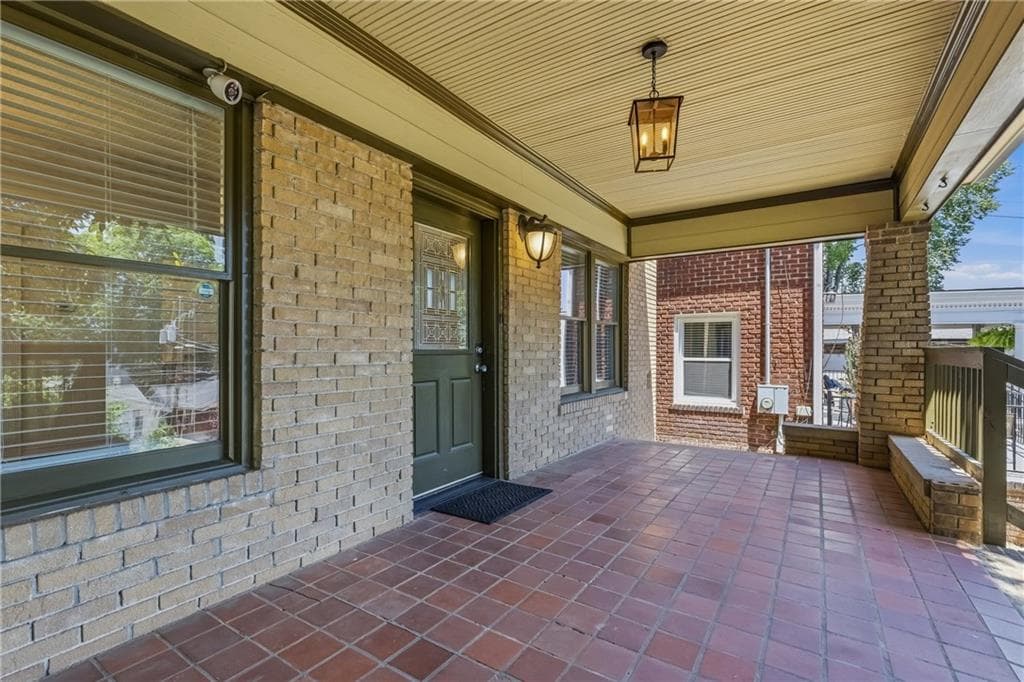 4 bedroom, 4 bathroom, 2,352 sq ft single family residence for sale at 672 Kennesaw Avenue, Atlanta, GA 30308 — photo 3