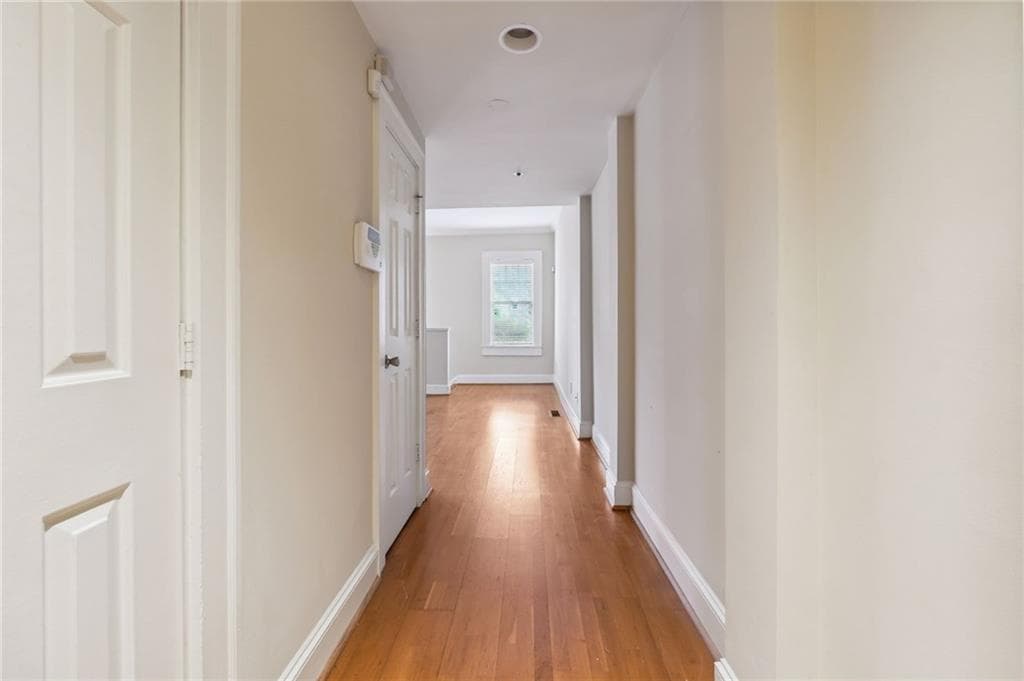 2 bedroom, 3 bathroom, 1,277 sq ft condominium for rent at 2855 Peachtree Road 101, Atlanta, GA 30305 for $1,800 a month — photo 4