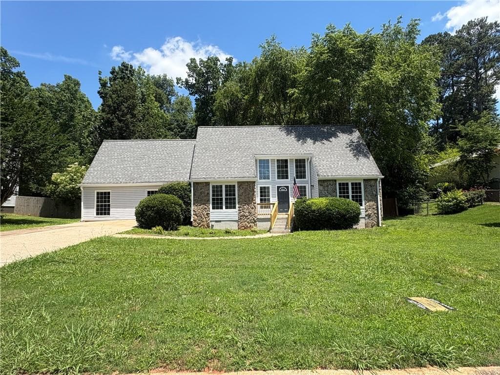 3 bedroom, 3 bathroom, 2,084 sq ft single family residence for sale at 6762 Oakland Drive, Douglasville, GA 30135