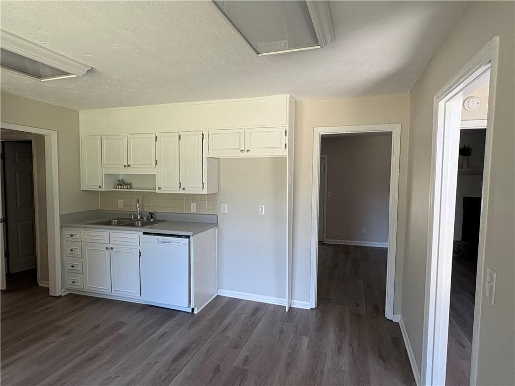 3 bedroom, 3 bathroom, 2,084 sq ft single family residence for sale at 6762 Oakland Drive, Douglasville, GA 30135 — photo 6
