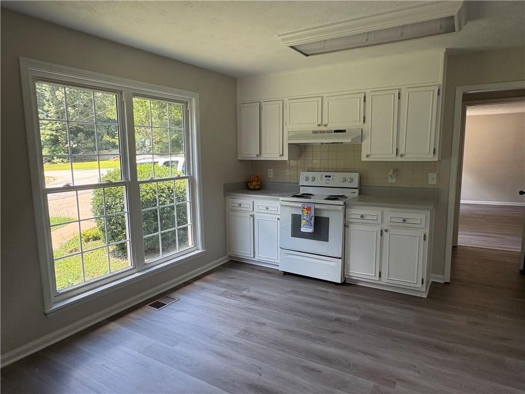 3 bedroom, 3 bathroom, 2,084 sq ft single family residence for sale at 6762 Oakland Drive, Douglasville, GA 30135 — photo 7