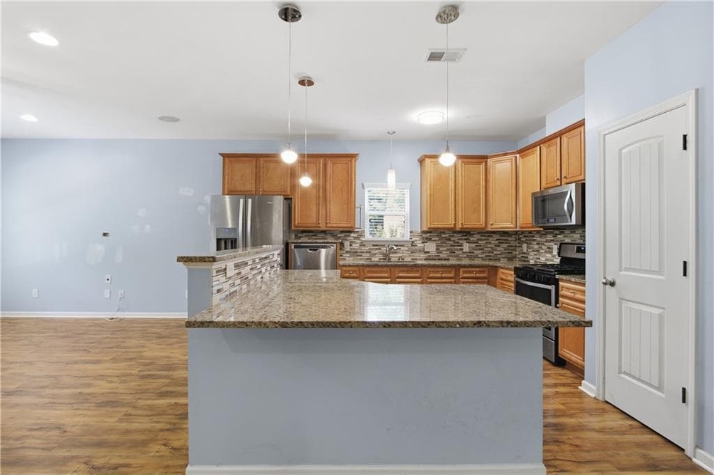 4 bedroom, 3 bathroom, 2,478 sq ft single family residence for sale at 5047 Little Harbor Way, Acworth, GA 30101 — photo 2