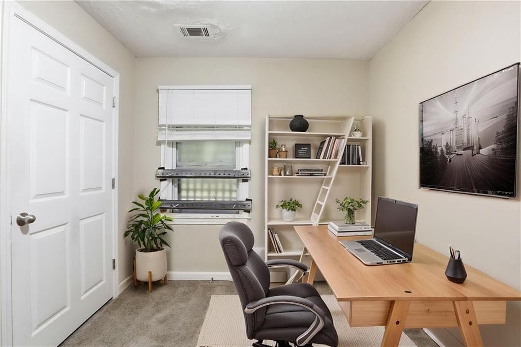 3 bedroom, 2 bathroom, 925 sq ft single family residence for sale at 914 Mercury Drive, Atlanta, GA 30331 — photo 4