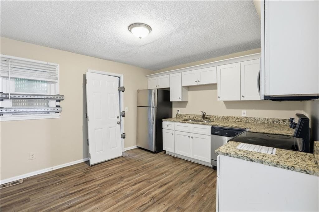 3 bedroom, 2 bathroom, 925 sq ft single family residence for sale at 914 Mercury Drive, Atlanta, GA 30331 — photo 9