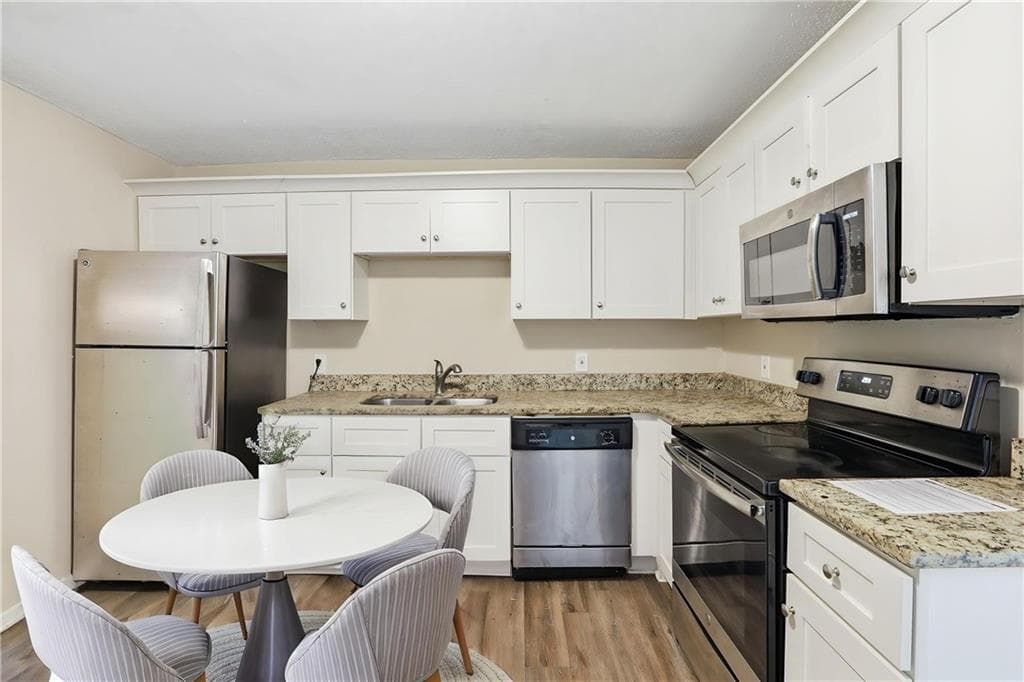 3 bedroom, 2 bathroom, 925 sq ft single family residence for sale at 914 Mercury Drive, Atlanta, GA 30331 — photo 3
