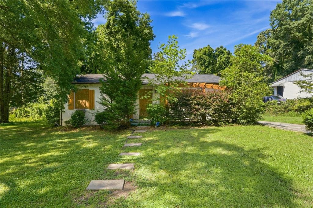 3 bedroom, 1 bathroom, 1,066 sq ft single family residence for sale at 230 Argus Circle, Atlanta, GA 30331 — photo 1 of 27