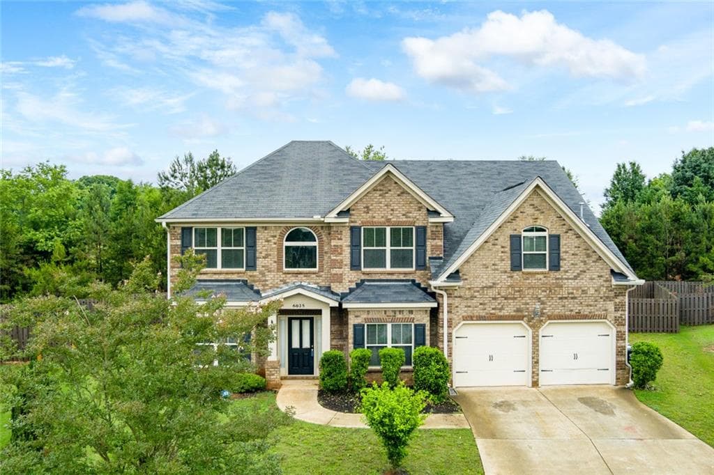 5 bedroom, 3 bathroom, 3,029 sq ft single family residence under contract at 6025 Andrew Way, Cumming, GA 30041 — photo 2