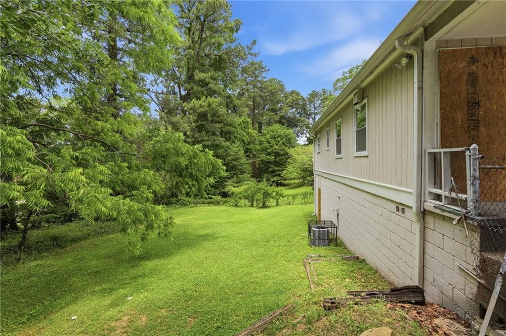 3 bedroom, 1 bathroom, 1,040 sq ft single family residence for sale at 3809 Clovis Court, Atlanta, GA 30331 — photo 2