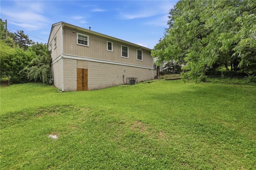 3 bedroom, 1 bathroom, 1,040 sq ft single family residence for sale at 3809 Clovis Court, Atlanta, GA 30331 — photo 5