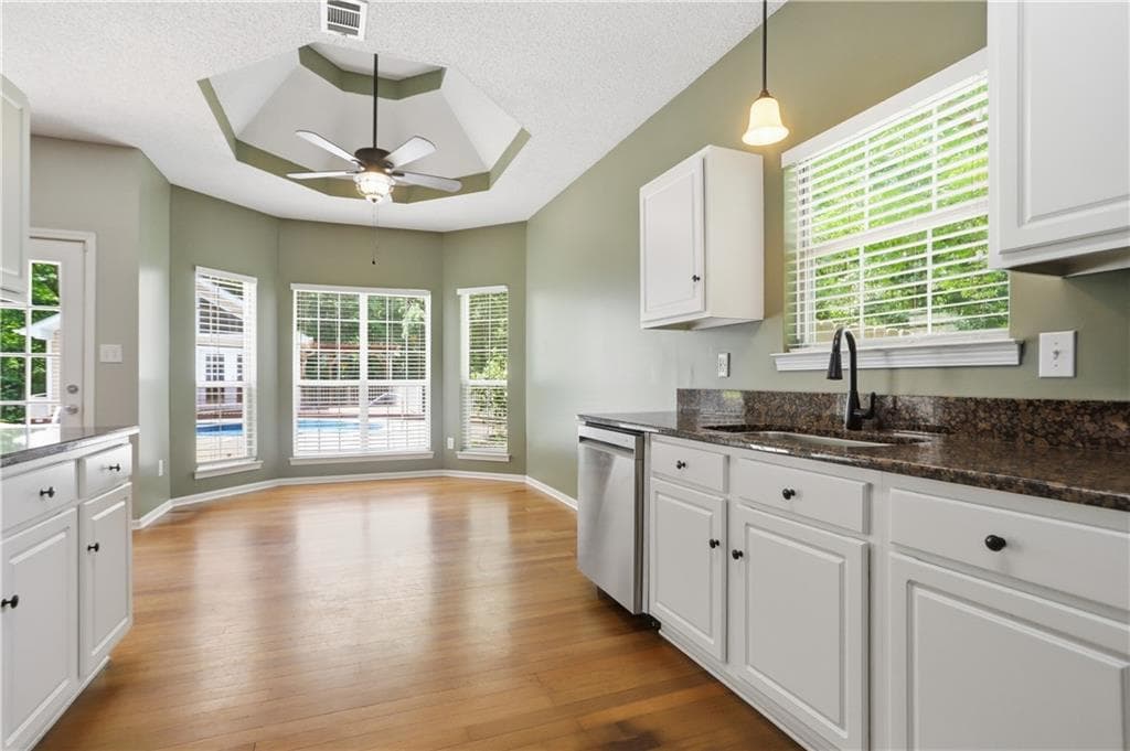 3 bedroom, 3 bathroom, 2,626 sq ft single family residence for sale at 200 Kripple Kreek Drive, Sharpsburg, GA 30277 — photo 9