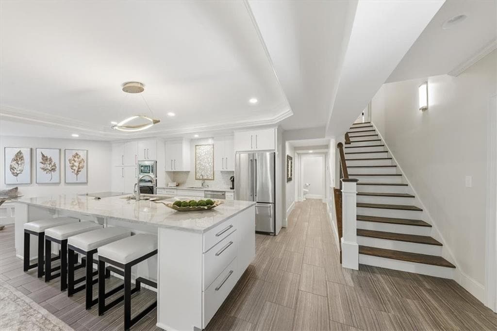 5 bedroom, 6 bathroom, 6,764 sq ft single family residence for sale at 5118 Deer Creek Court, Flowery Branch, GA 30542 — photo 2