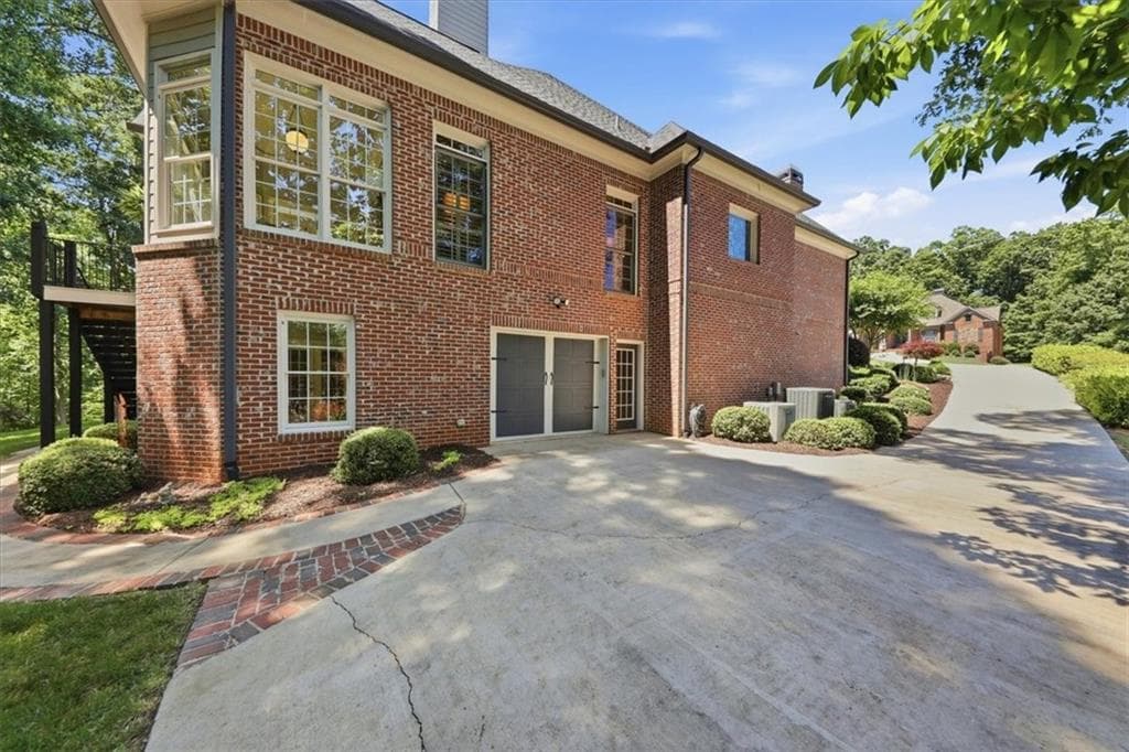 5 bedroom, 6 bathroom, 6,764 sq ft single family residence for sale at 5118 Deer Creek Court, Flowery Branch, GA 30542 — photo 5