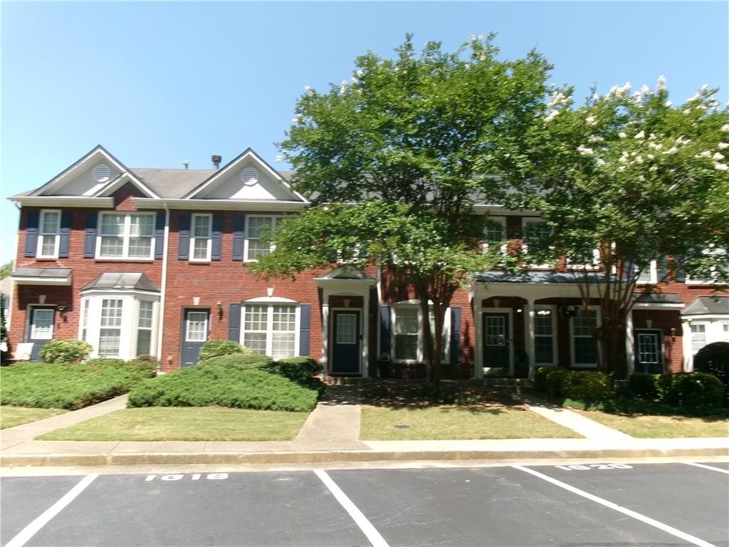 2 bedroom, 3 bathroom, 1,228 sq ft townhouse for sale at 1620 Cove Creek Circle, Norcross, GA 30093 — photo 2