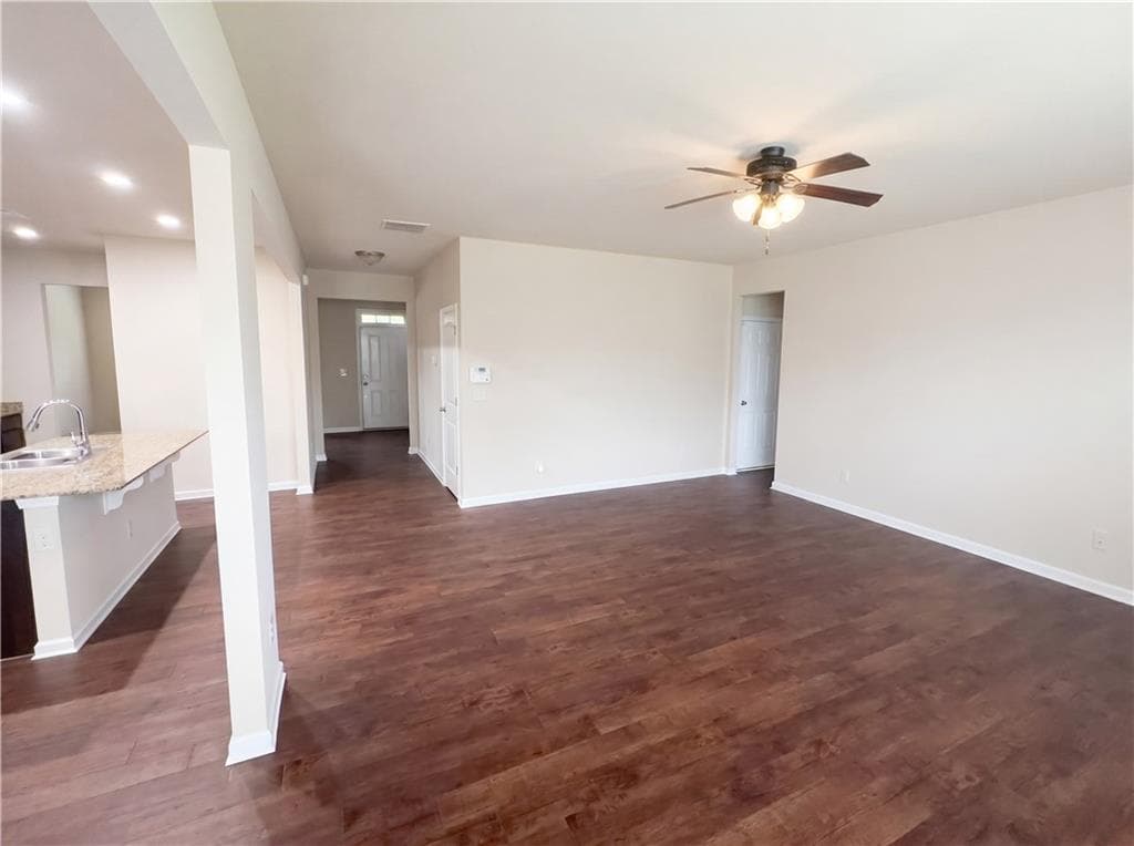 5 bedroom, 3 bathroom, 3,180 sq ft single family residence under contract at 8496 Glenview Street, Douglasville, GA 30134 — photo 8