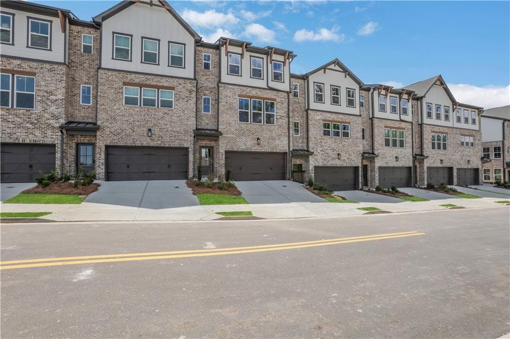4 bedroom, 4 bathroom, 2,421 sq ft townhouse under contract at 324 Sunset Hollow Street, Sugar Hill, GA 30518 — photo 2