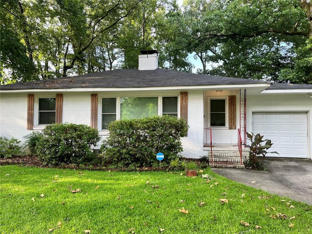 3 bedroom, 2 bathroom, 1,385 sq ft single family residence for sale at 307 Cherokee Drive, Warner Robins, GA 31093