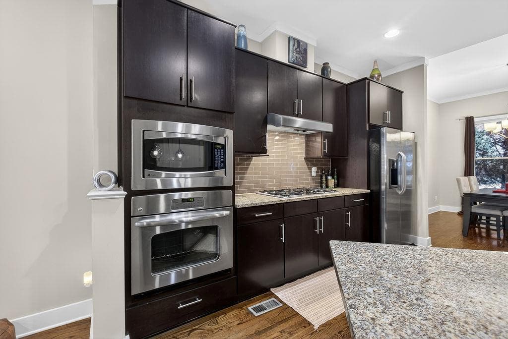 3 bedroom, 4 bathroom, 1,980 sq ft townhouse for sale at 1199 Huff Road 125, Atlanta, GA 30318 — photo 2