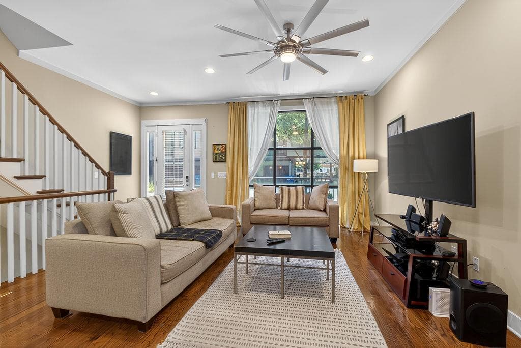 3 bedroom, 4 bathroom, 1,980 sq ft townhouse for sale at 1199 Huff Road 125, Atlanta, GA 30318 — photo 3