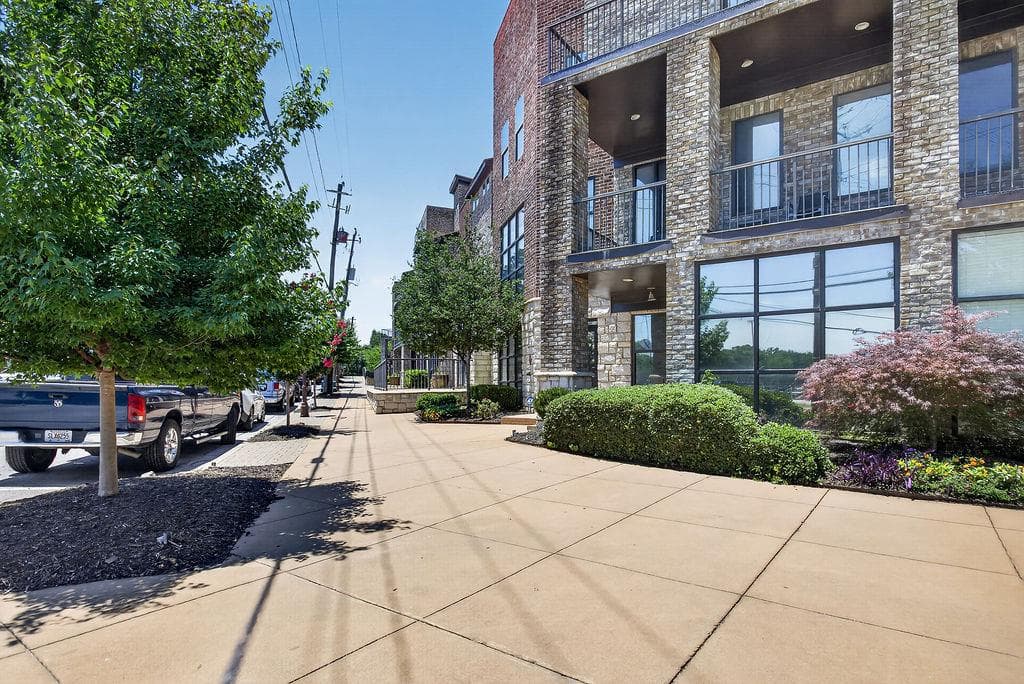 3 bedroom, 4 bathroom, 1,980 sq ft townhouse for sale at 1199 Huff Road 125, Atlanta, GA 30318 — photo 8