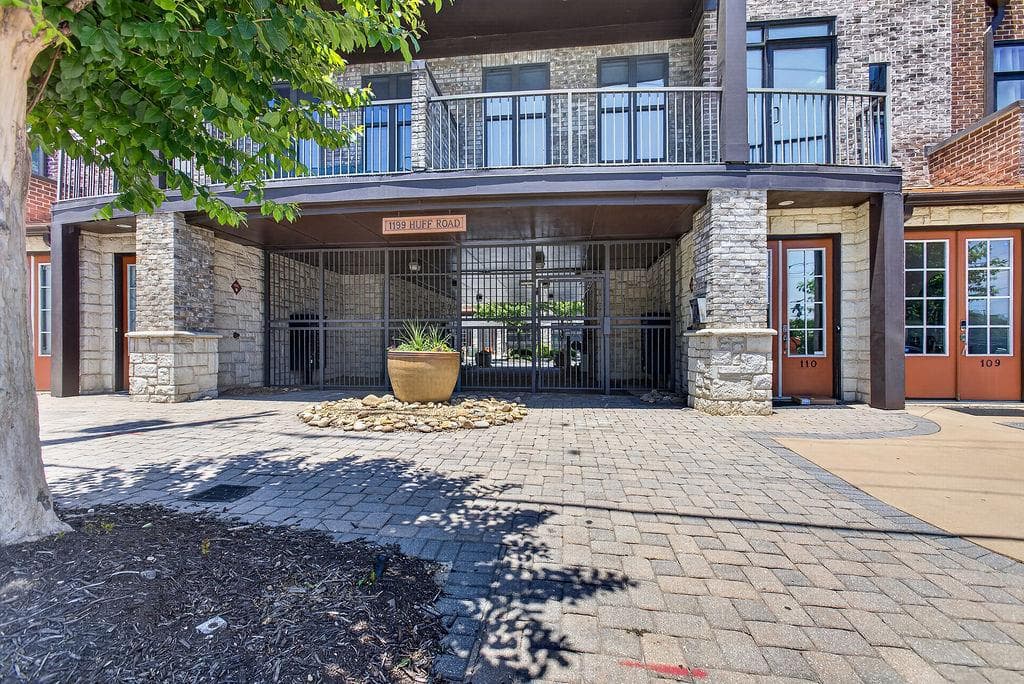 3 bedroom, 4 bathroom, 1,980 sq ft townhouse for sale at 1199 Huff Road 125, Atlanta, GA 30318 — photo 9