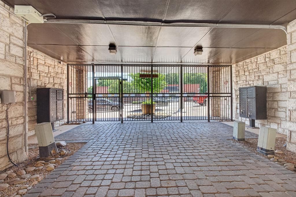 3 bedroom, 4 bathroom, 1,980 sq ft townhouse for sale at 1199 Huff Road 125, Atlanta, GA 30318 — photo 10