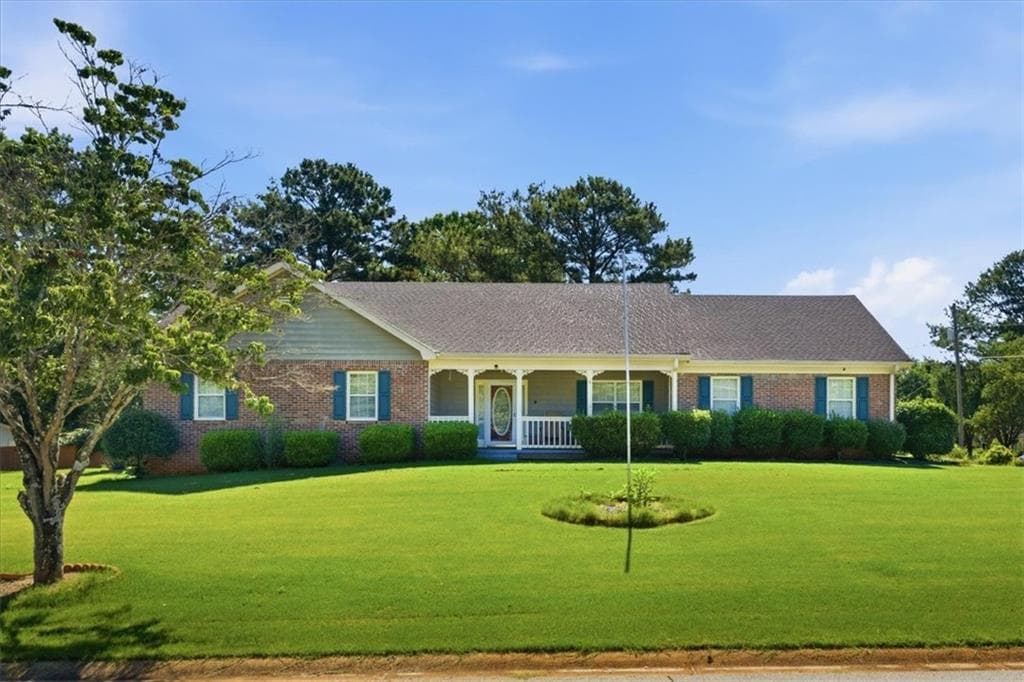 3 bedroom, 2 bathroom, 1,651 sq ft single family residence for sale at 15 Ashton Court, Covington, GA 30016 — photo 2