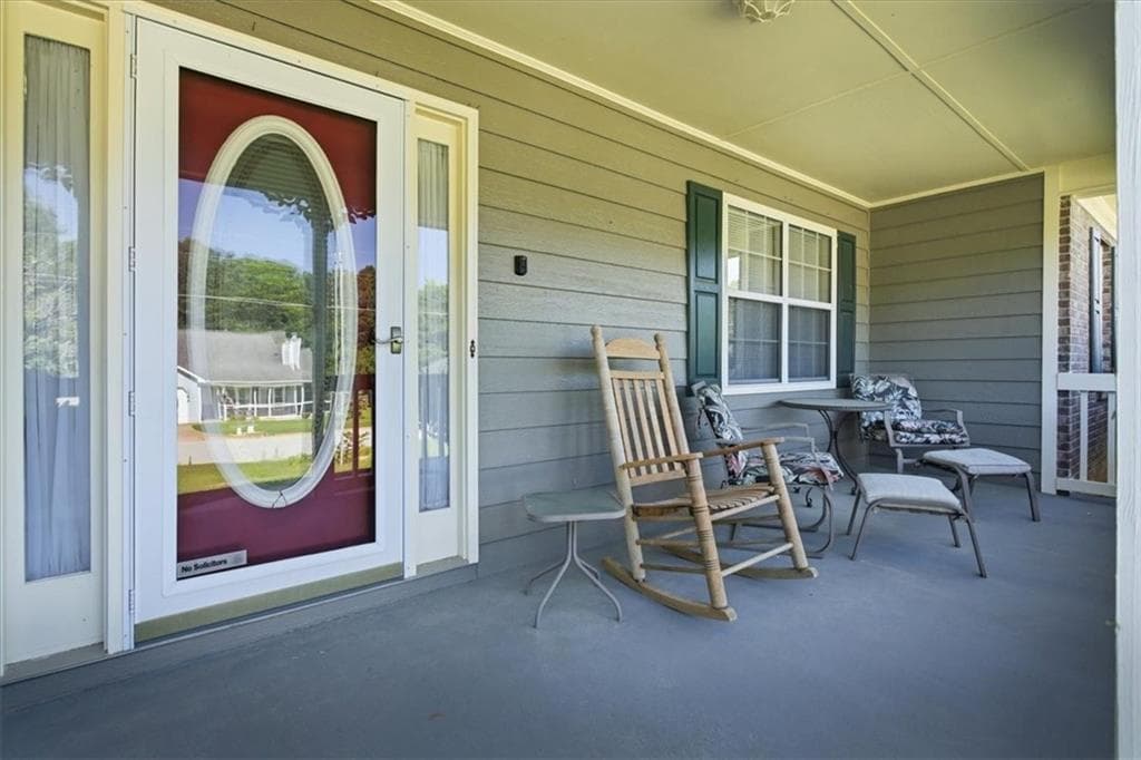 3 bedroom, 2 bathroom, 1,651 sq ft single family residence for sale at 15 Ashton Court, Covington, GA 30016 — photo 4