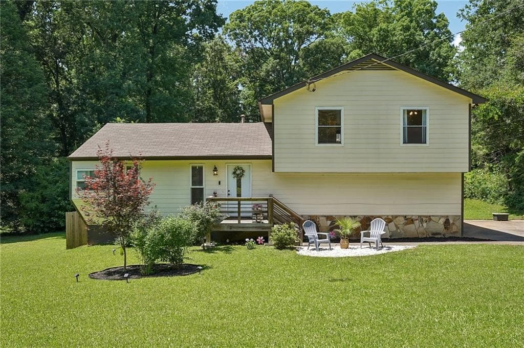 3 bedroom, 2 bathroom, 1,478 sq ft single family residence sold at 3211 Oakbrook Lane, Clarkston, GA 30021