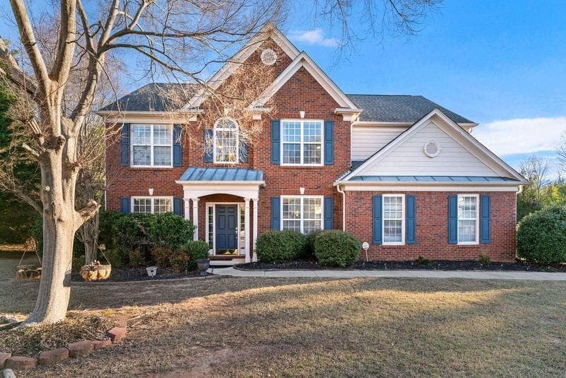 5 bedroom, 3 bathroom, 2,528 sq ft single family residence for sale at 135 Splinter Court, Suwanee, GA 30024 — photo 2