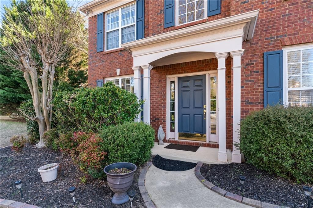 5 bedroom, 3 bathroom, 2,528 sq ft single family residence for sale at 135 Splinter Court, Suwanee, GA 30024 — photo 3