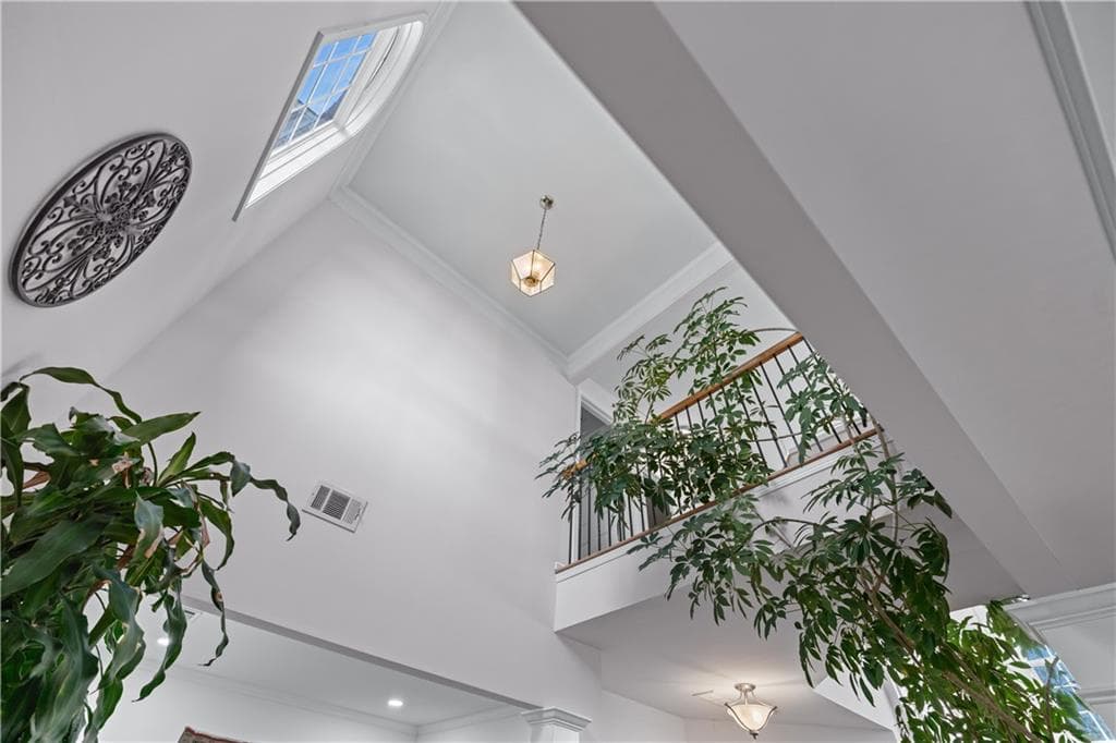 5 bedroom, 3 bathroom, 2,528 sq ft single family residence for sale at 135 Splinter Court, Suwanee, GA 30024 — photo 5